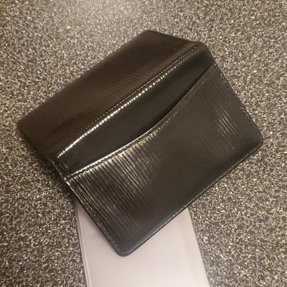 Louis Vuitton no carried card